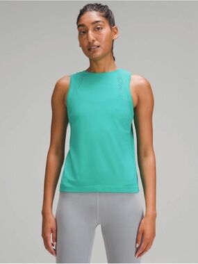 Lululemon Train To Be Tank in Kelly Green Size 0